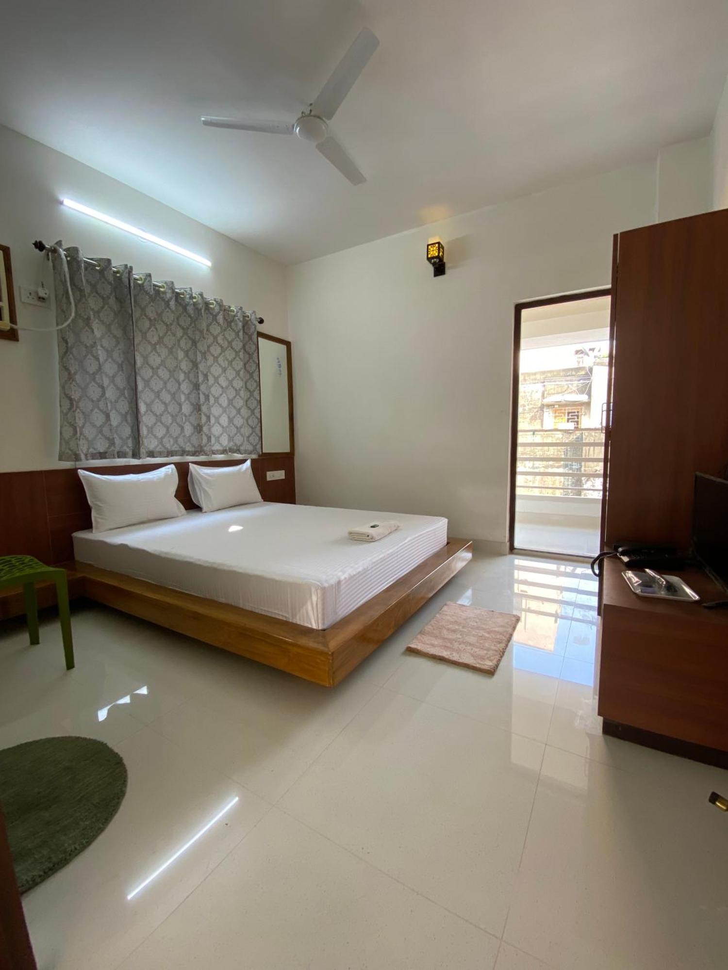 Lake Land Guest House Kolkata Bagian luar foto
