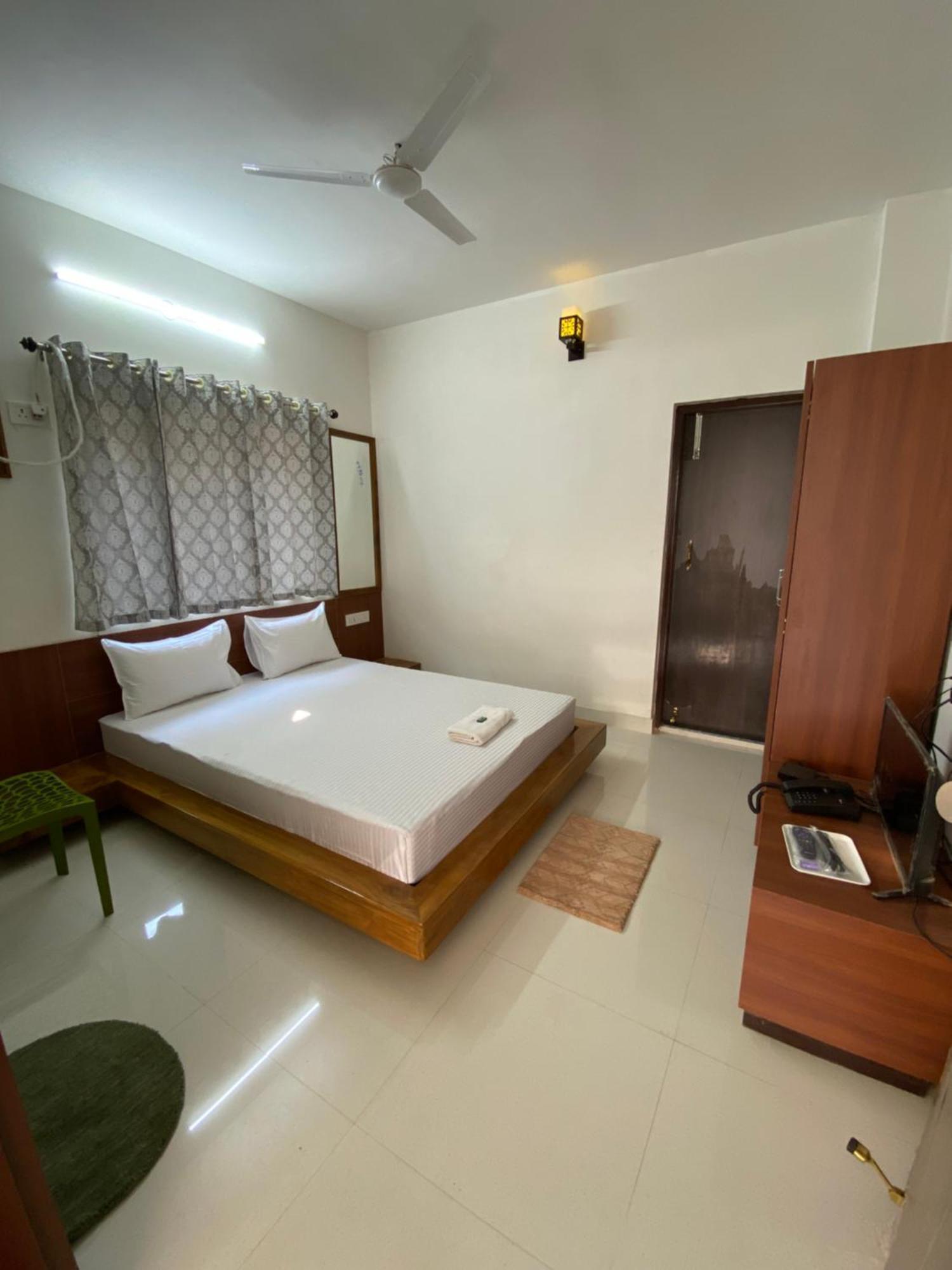 Lake Land Guest House Kolkata Bagian luar foto