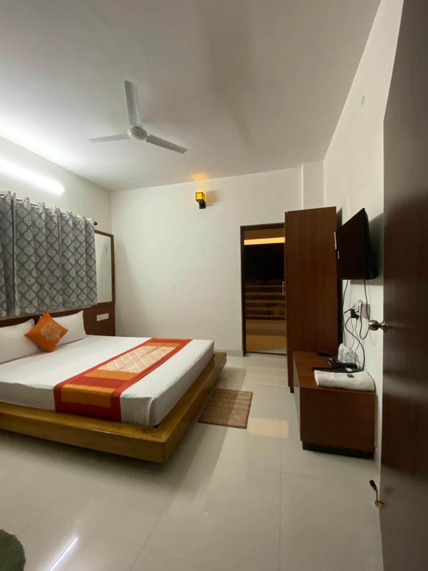Lake Land Guest House Kolkata Bagian luar foto